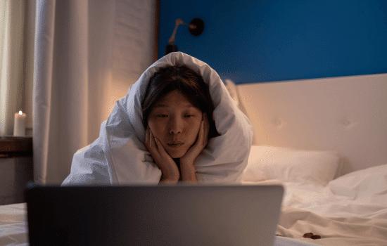 Assistindo filmes de madrugada